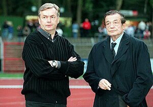 Bundesliga-Aufstieg 1990 gemeinsam: Trainer Hannes Bongartz und Mäzen Klaus Steilmann