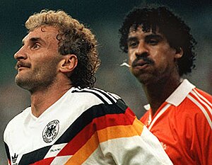 WM 90: widerliche "Spuckaffäre" Rijkaard, Völler